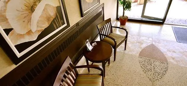Beausejour Hotel Apartments/Hotel Dorval