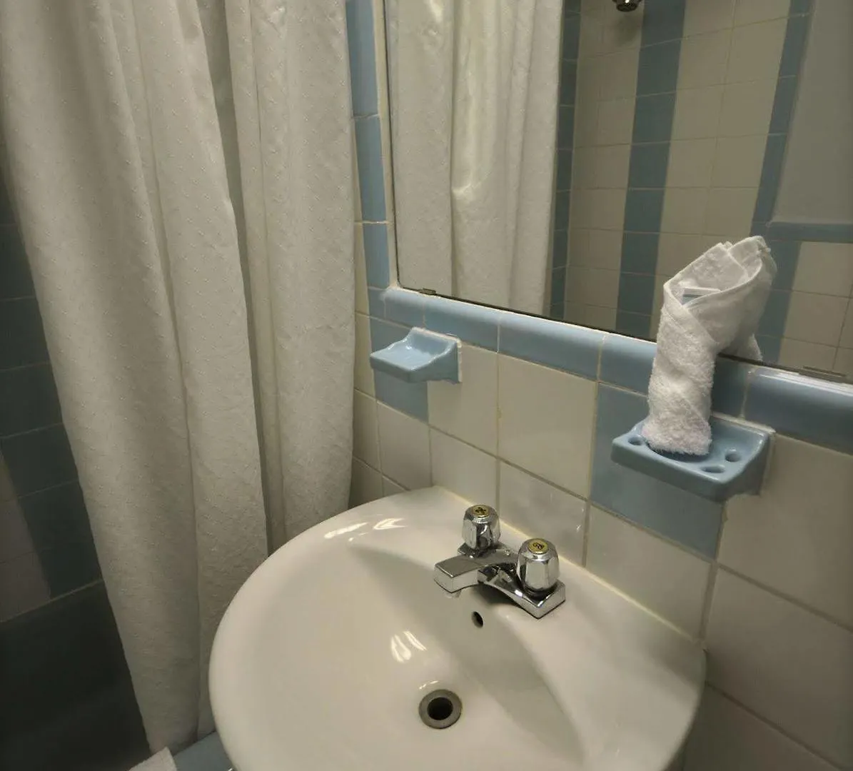 Beausejour Hotel Apartments/Hotel Dorval