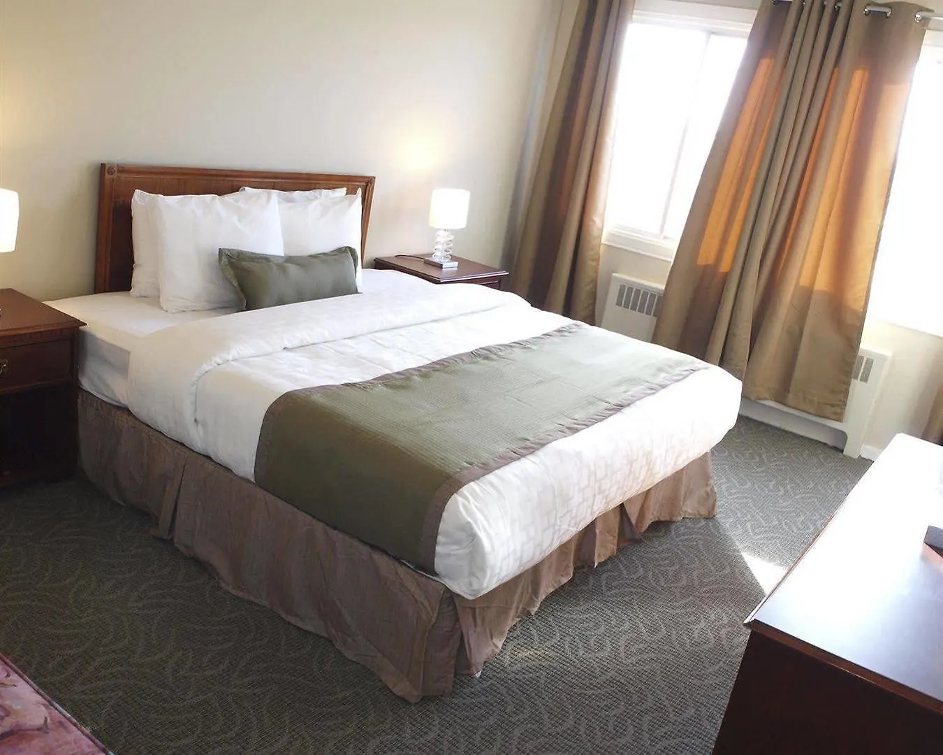 Beausejour Hotel Apartments/Hotel Dorval Canada