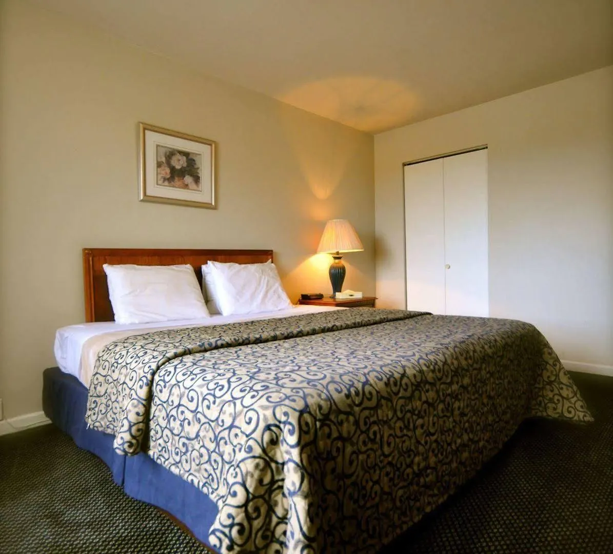Beausejour Hotel Apartments/Hotel Dorval 3*,  Canada