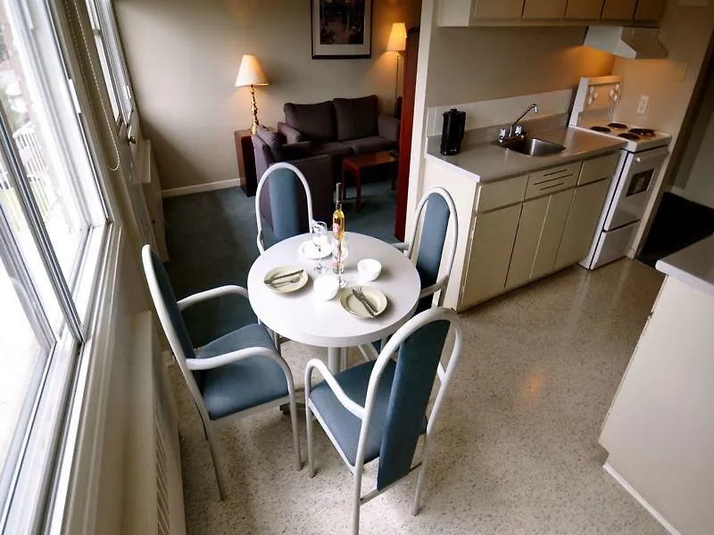 Beausejour Hotel Apartments/Hotel Dorval 3*,  Canada